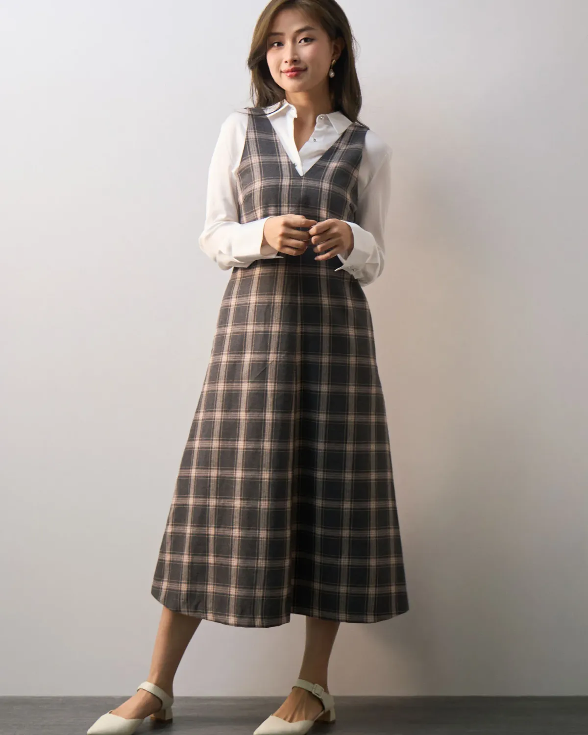 Đầm nữ caro cổ V form a line - 1