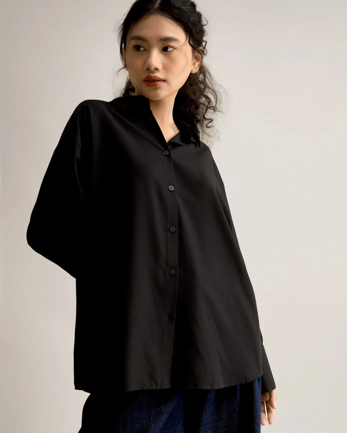 10S23SHLW024_BLACK_2_ao-so-mi-nu.jpg