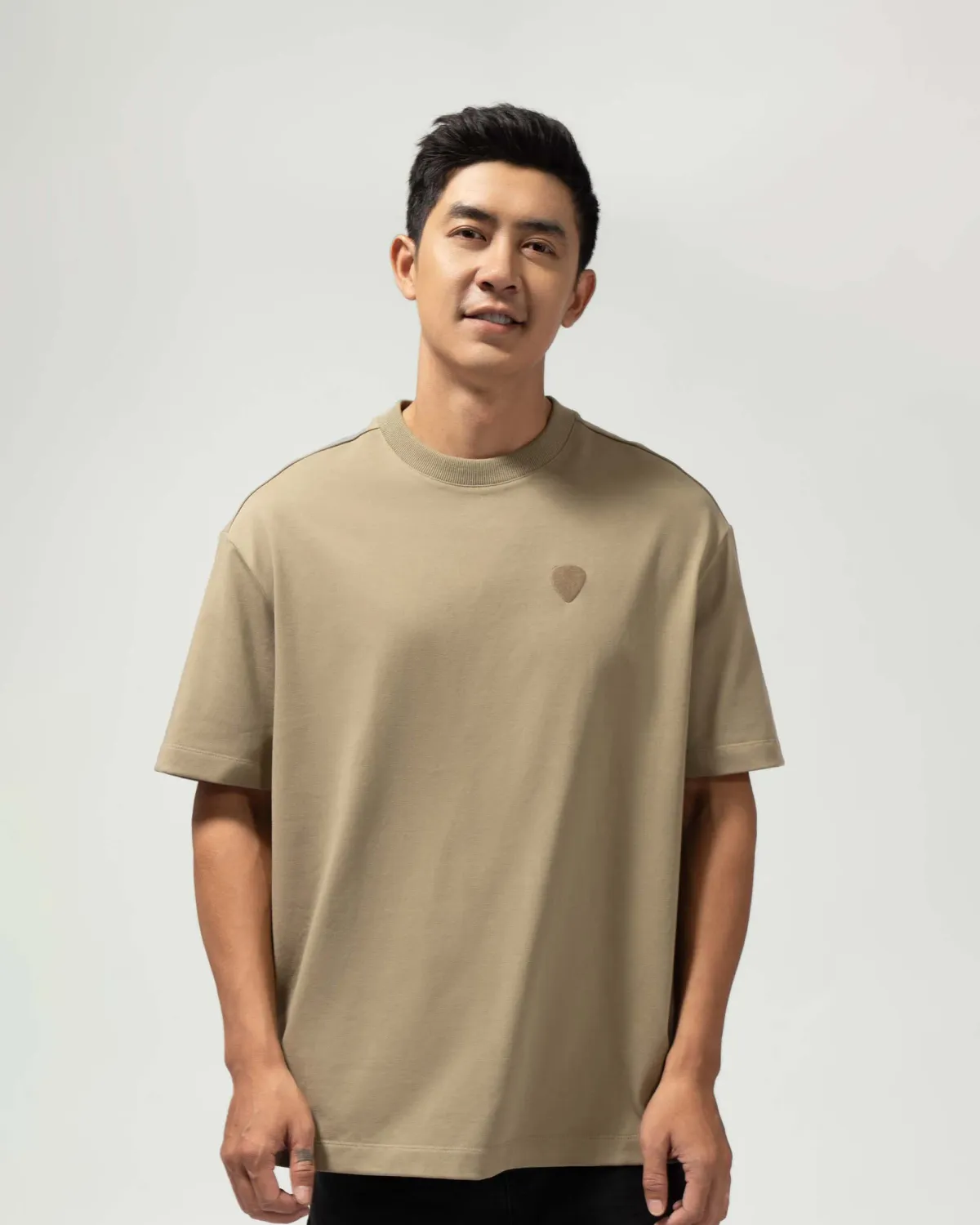 Áo thun nam tay ngắn café thêu họa tiết form loose - 1