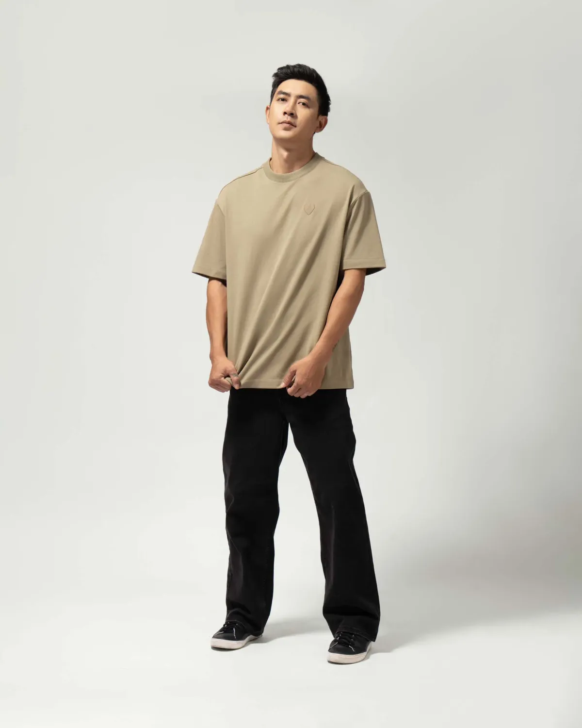 Áo thun nam tay ngắn café thêu họa tiết form loose - 2