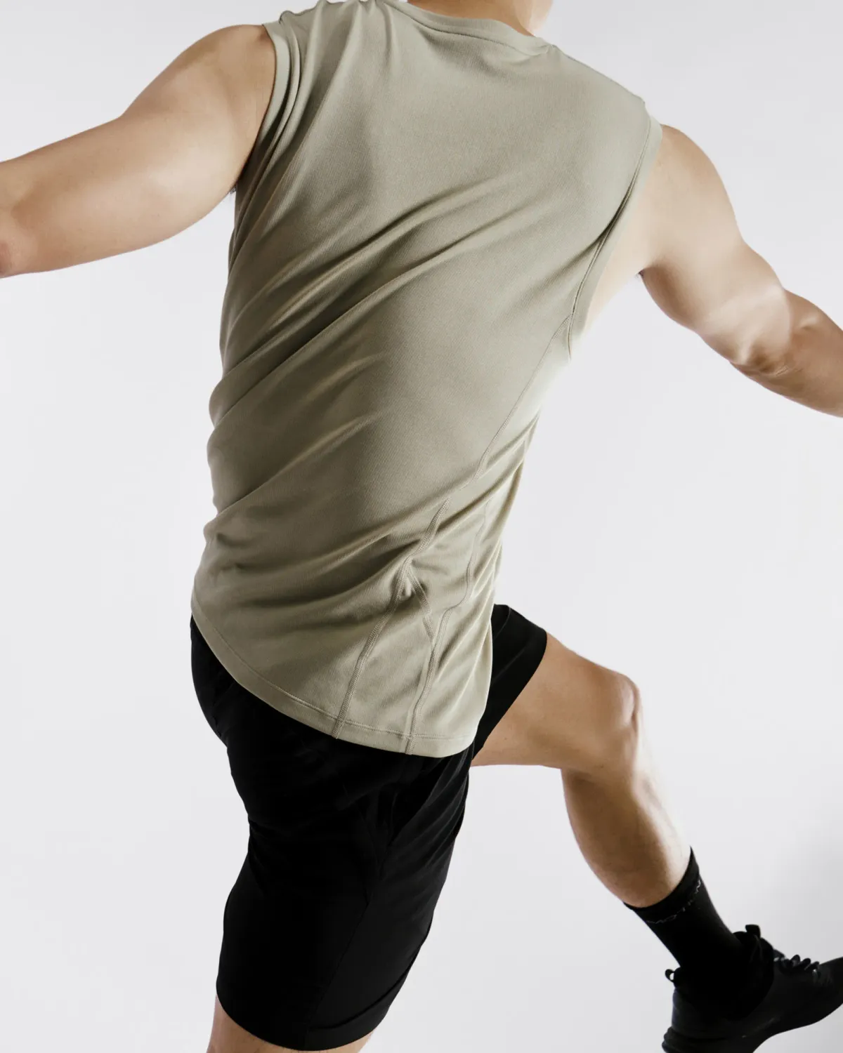 Áo tanktop thể thao nam sát nách trơn form fitted - 2