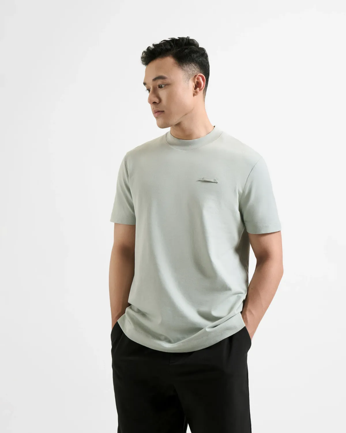 Áo thun nam phối nhãn trang trí - 1