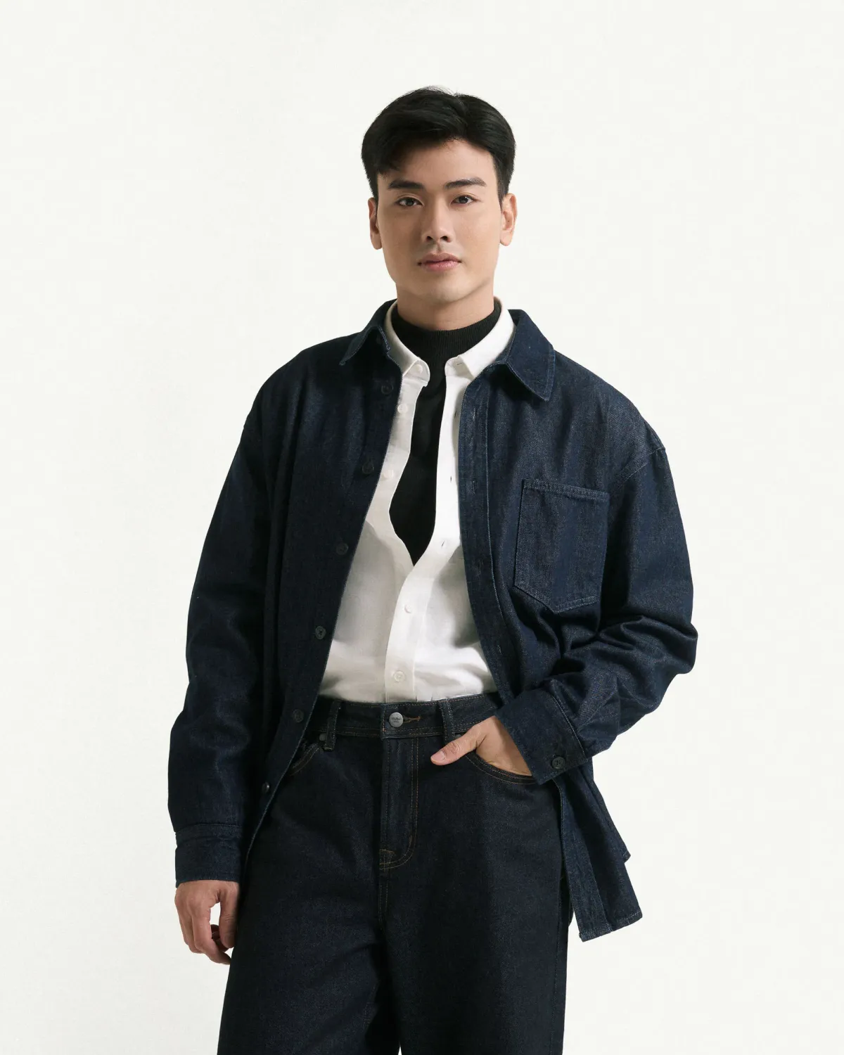 10F24DSH002_D NAVY_ao-so-mi-nam-model (3).jpg
