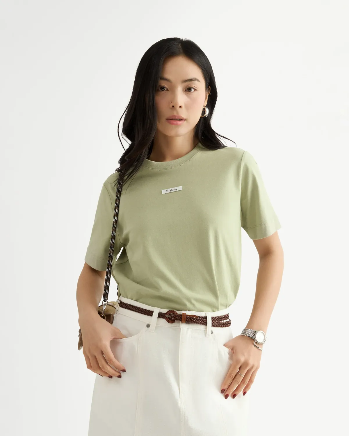 Áo thun nữ cotton thêu nhãn trang trí. Regular - 1