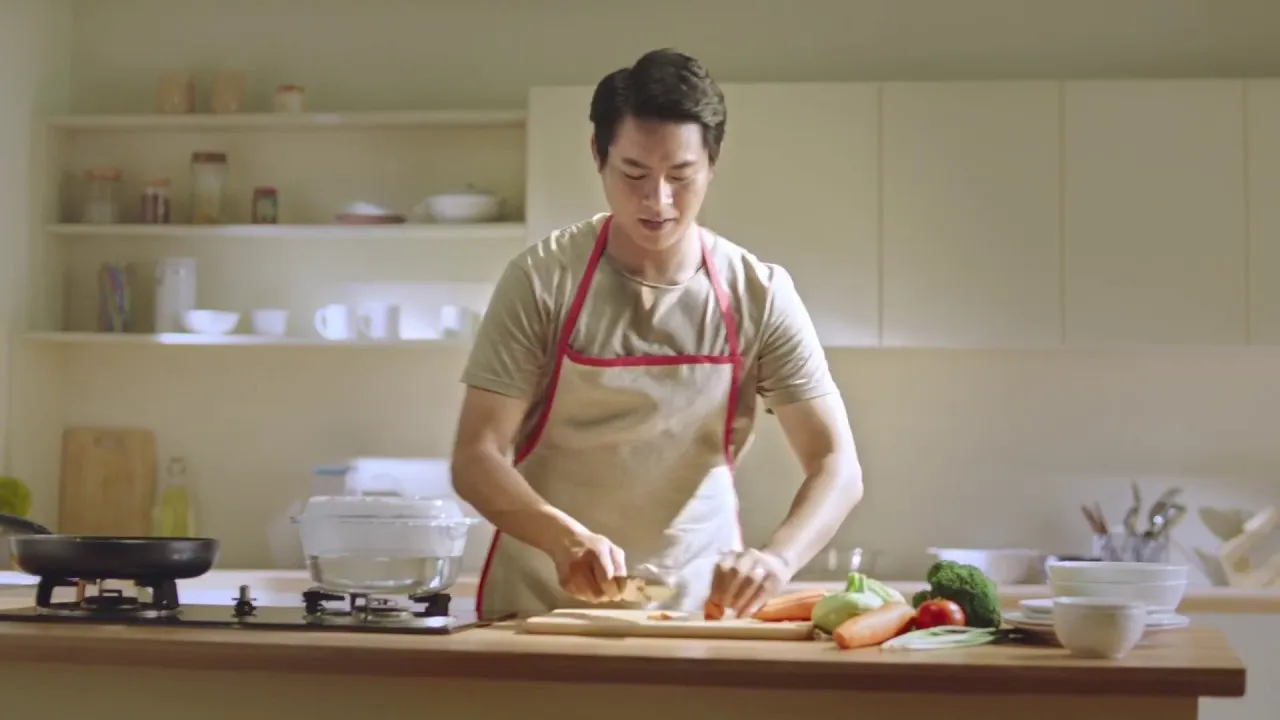 Tự tay nấu bữa ăn gia đình cho những người phụ nữ