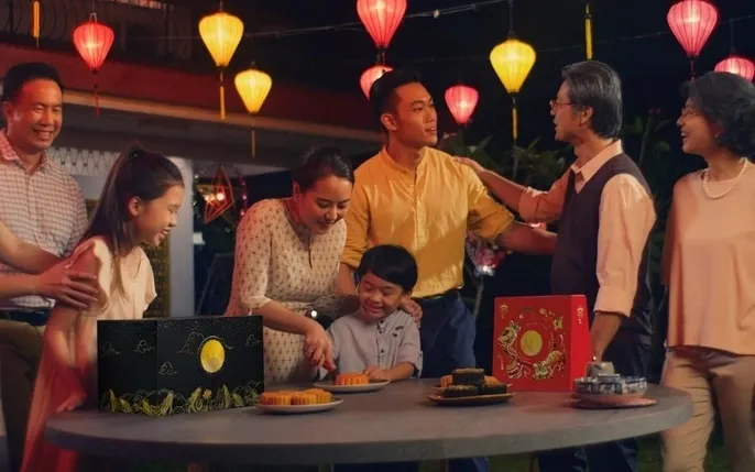 Hạn chế ăn bánh trung thu buổi tối để giữ dáng