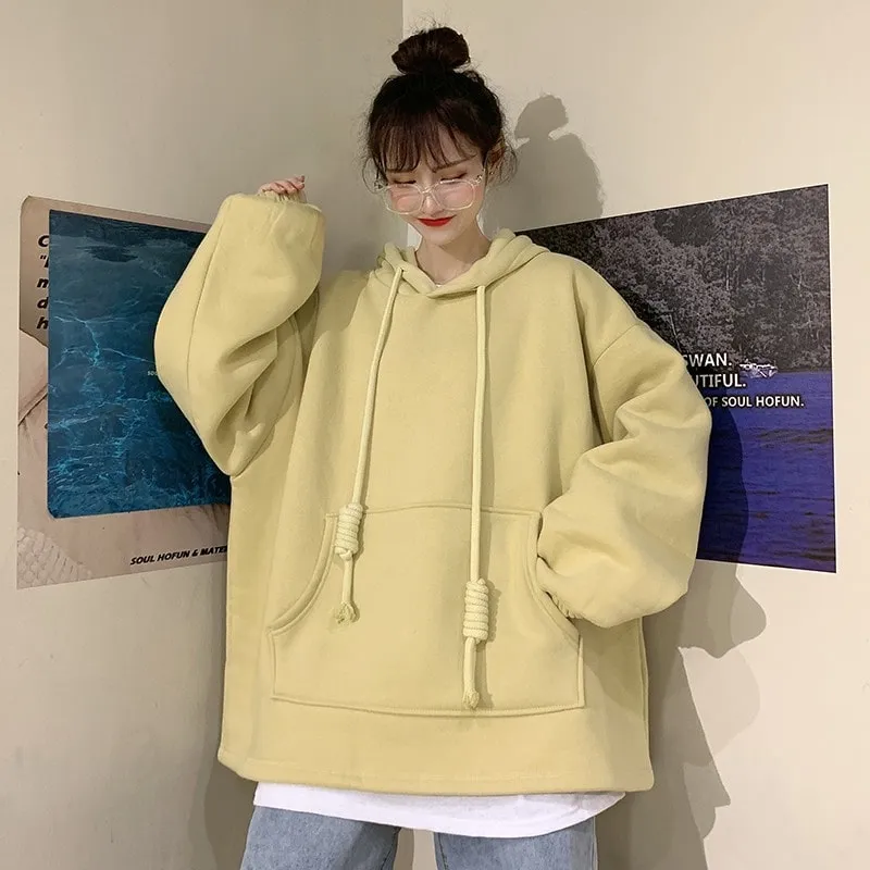 Áo hoodie với dáng cổ điển thường được may với form dáng áo khá rộng
