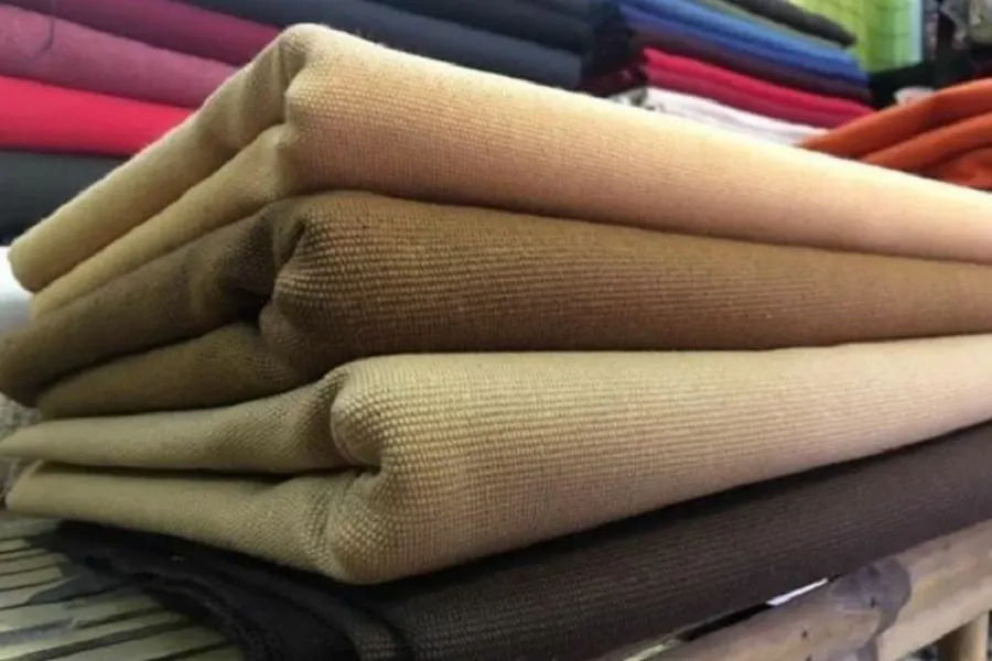 Vải canvas có dệt được dệt từ nhiều loại sợi khác nhau, mỗi loại sẽ có đặc điểm riêng.