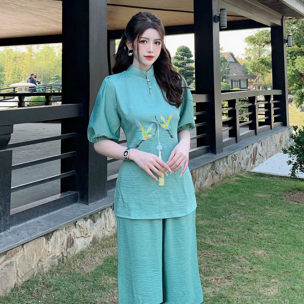 Quần áo Phật tử cách tân rất phù hợp để mặc đi chùa và nơi tâm linh