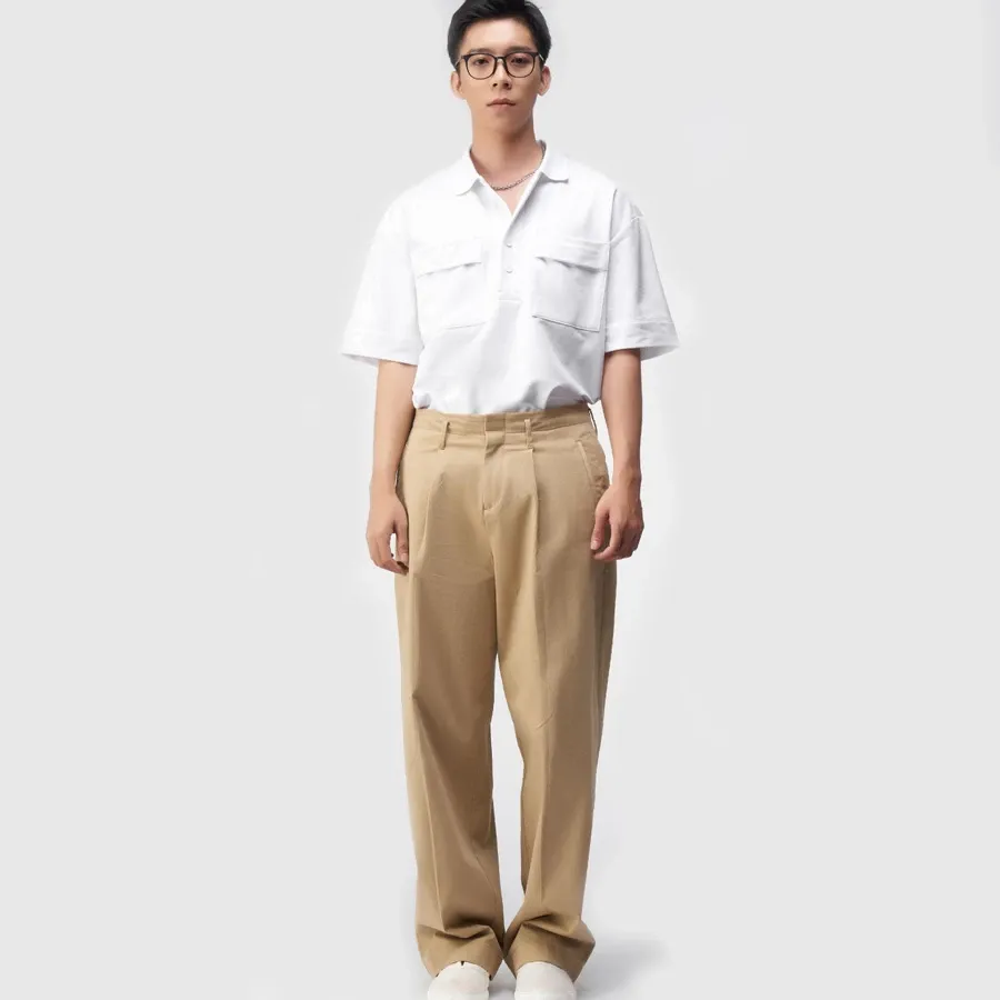 Áo polo đơn giản sơ vin cùng quần kaki form loose đảm bảo mang đến outfit chuẩn cool ngầu cho chàng