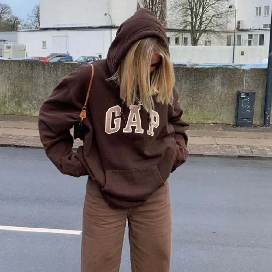 Đông đến là thời gian lên ngôi của những chiếc áo hoodie oversize và quần kaki