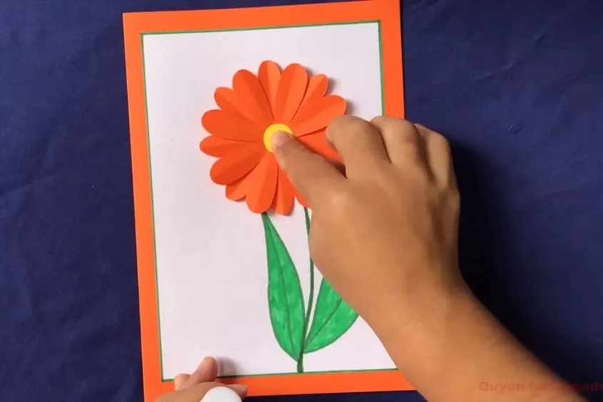 trang trí thiệp bằng hoa và lá