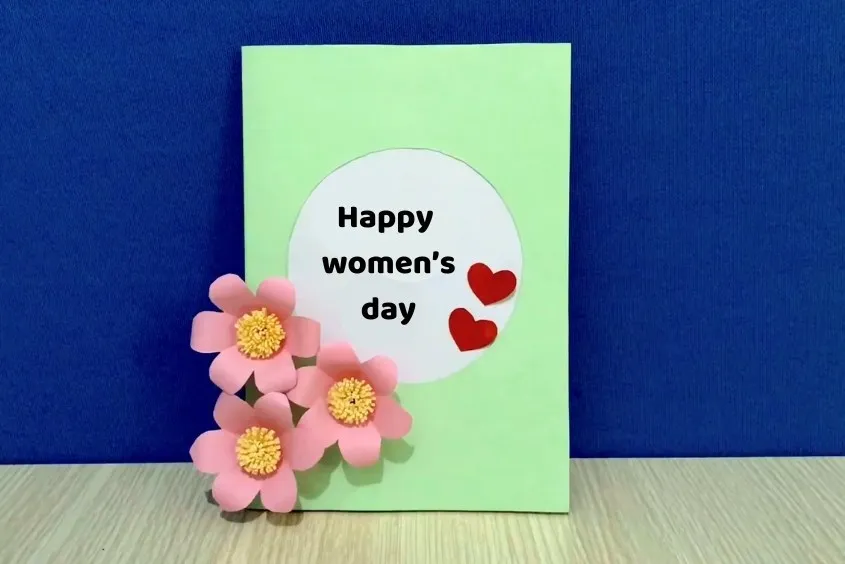 dán hoa vào thiệp