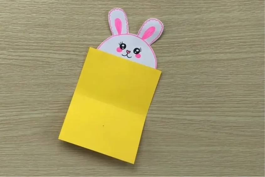 dán đầu thú vào một mặt tấm thiệp