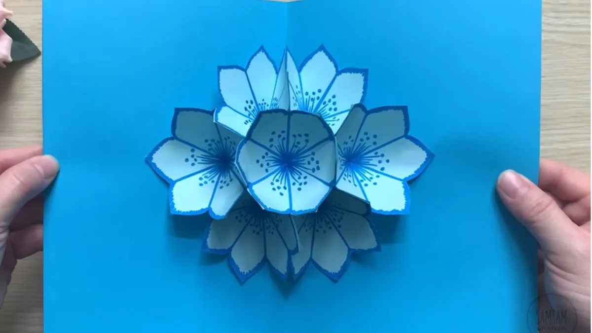 dán các bông hoa lại với nhau