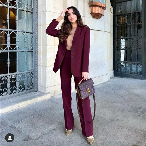 thanh lịch và sang trọng với suit màu burgundy