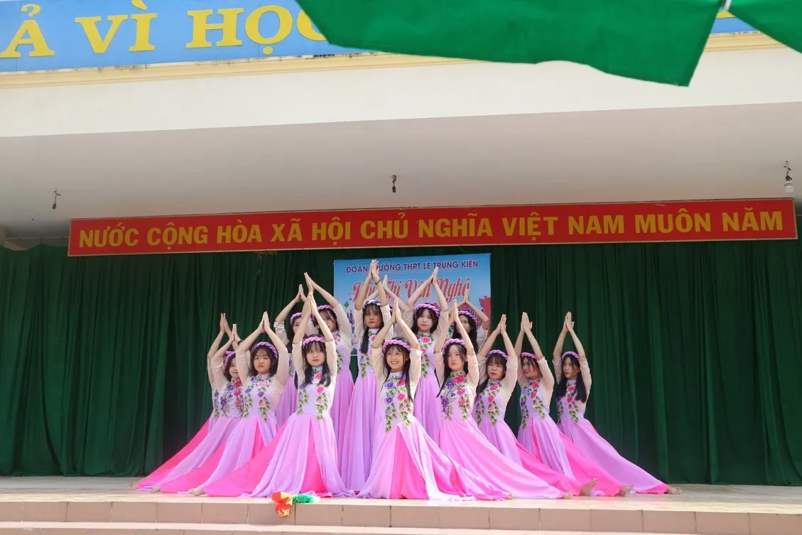 tổ chức các buổi diễn văn nghệ