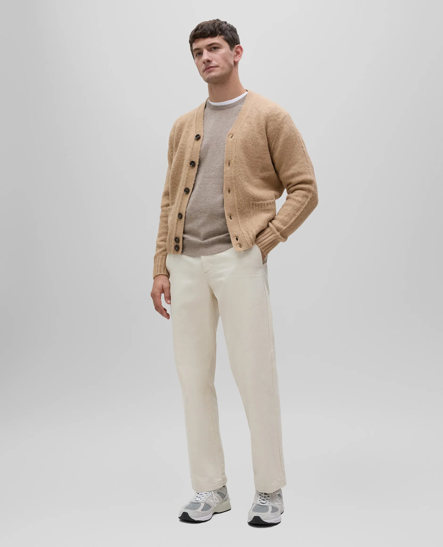 Áo cardigan cho nam giúp tủ đồ thời trang nam giới thu đông thêm nhiều màu sắc