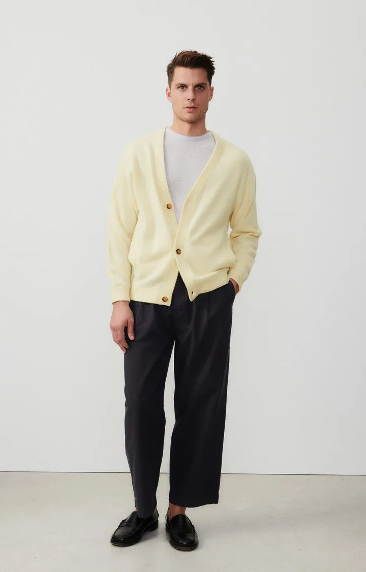Áo cardigan phối với áo thun trơn đơn giản nhưng vô cùng thời trang cho bạn tự tin ra ngoài
