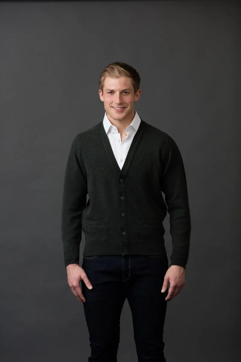 Áo cardigan phối cùng sơ mi bên trong cực lịch lãm và sang trọng
