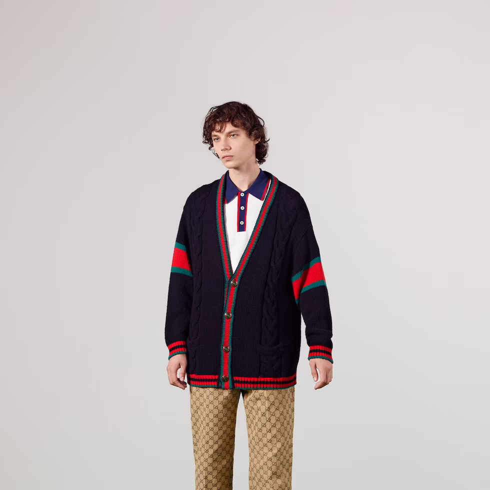 Áo cardigan phối với polo có cổ cực sang trọng và thời thượng