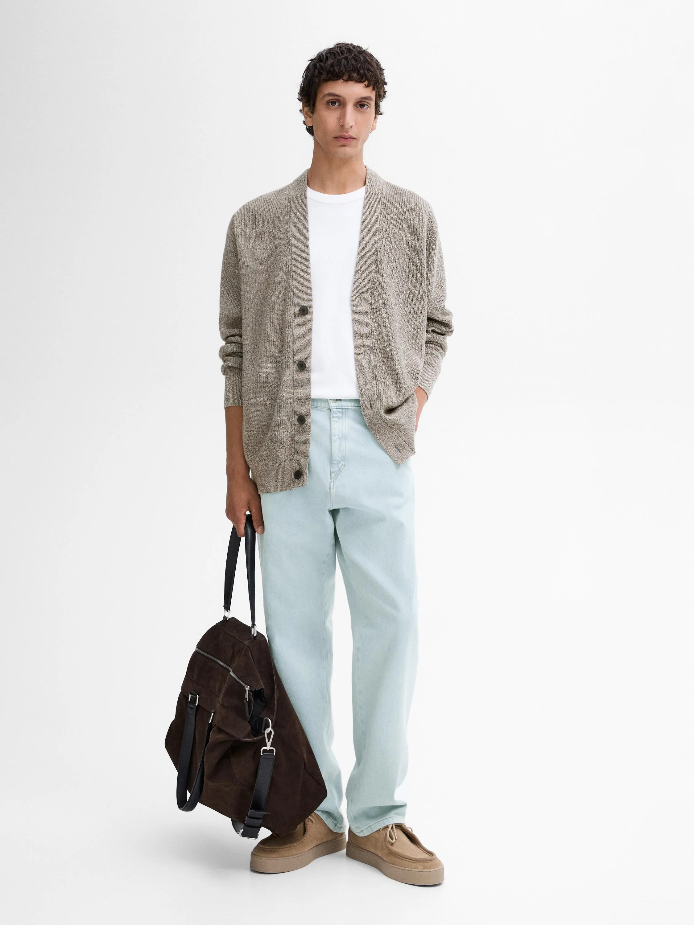 Áo cardigan phối cùng quần jean style Hàn Quốc cực trẻ trung và phong cách