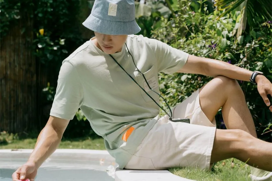 Set đồ cơ bản nhưng không thể bỏ lỡ trong mọi chuyến du lịch biển của các chàng.