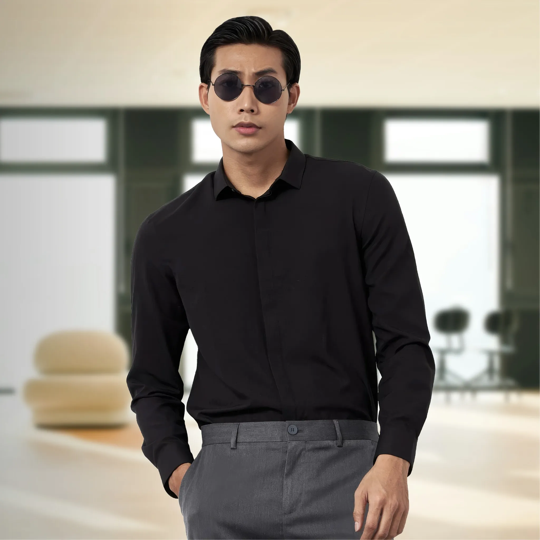 Tủ đồ thời trang thêm đa dạng khi phối áo sơ mi đen nam và quần âu xám