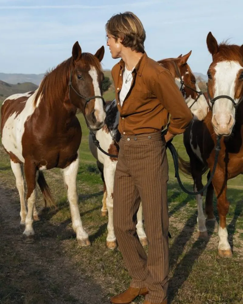 Outfit ton sur ton màu nâu hòa mình với thiên nhiên cho nam