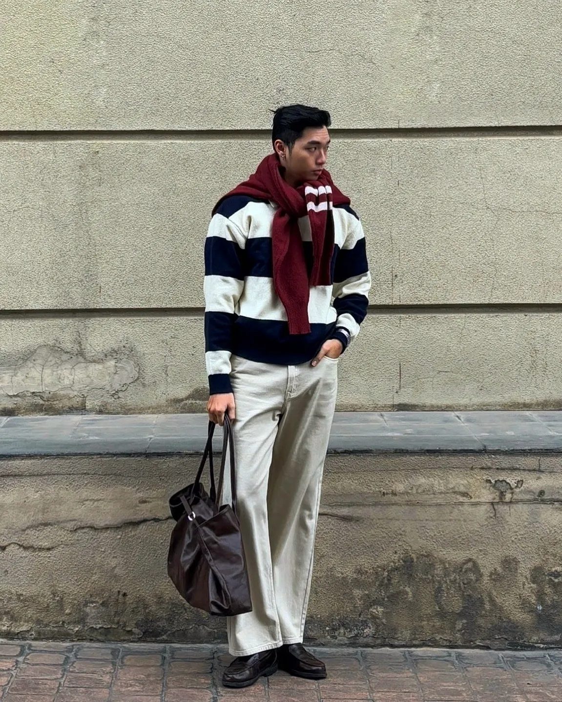 Cách phối quần ống đứng với áo sweater cho thời tiết se lạnh