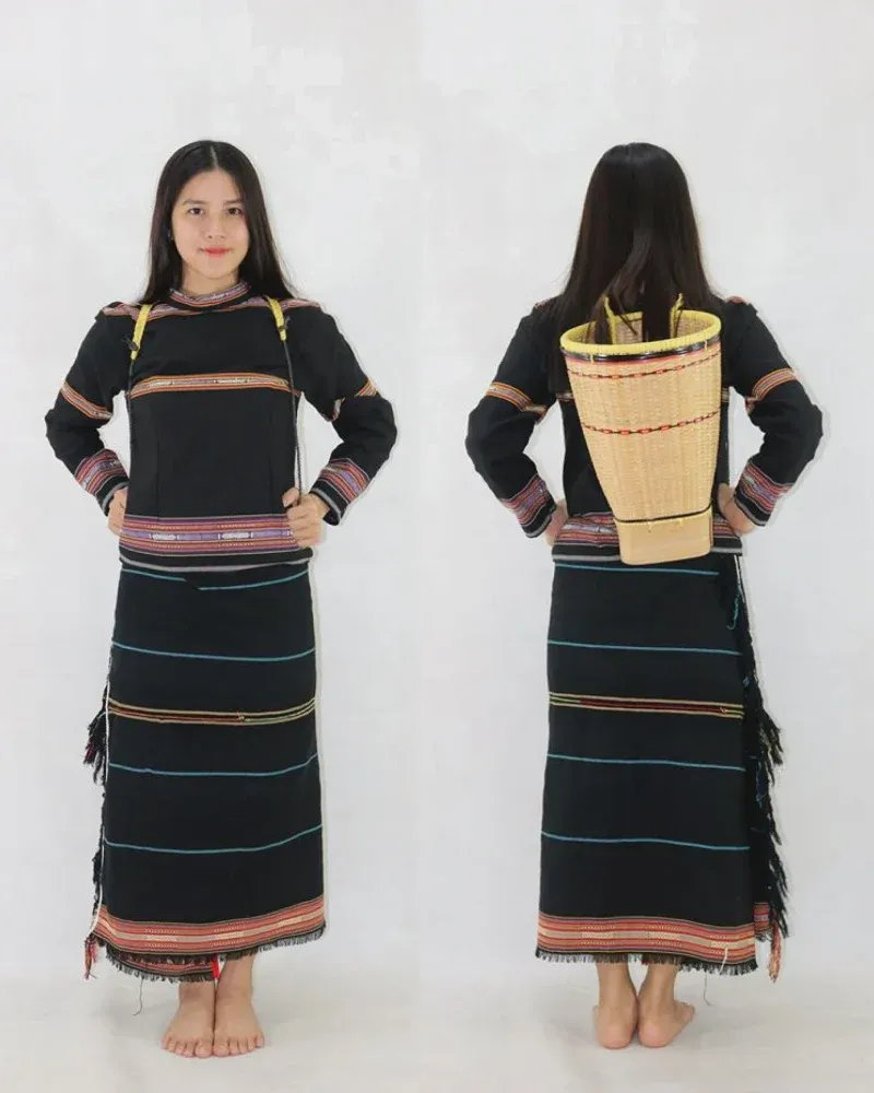 Vẻ đẹp dịu dàng của cô gái dân tộc Ê Đê trong trang phục truyền thống