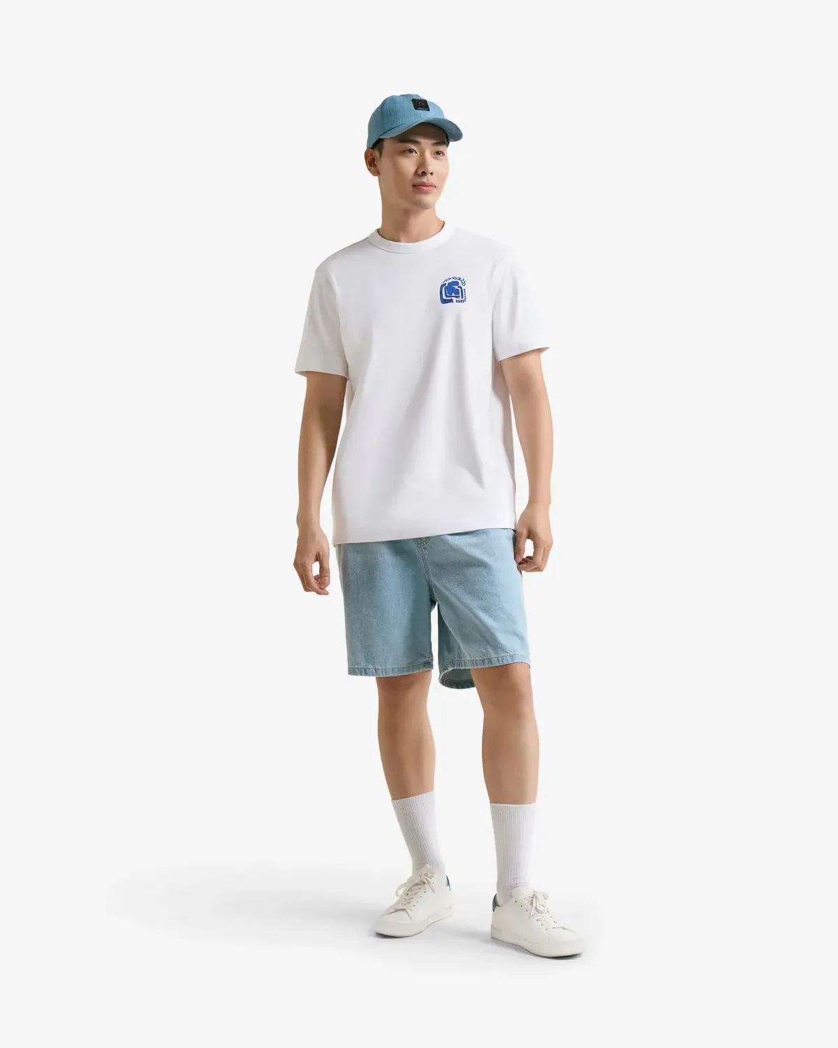 chiếc áo làm từ chất liệu polyester Routine