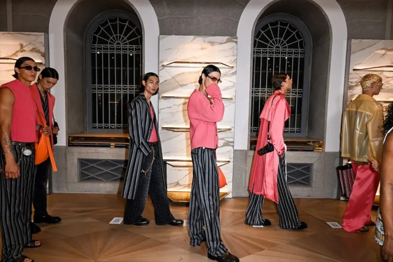 Bộ sưu tập thời trang xuân hè nam 2023 là sự giao thoa giữa trào lưu pop art hiện đại và chủ nghĩa cổ điển