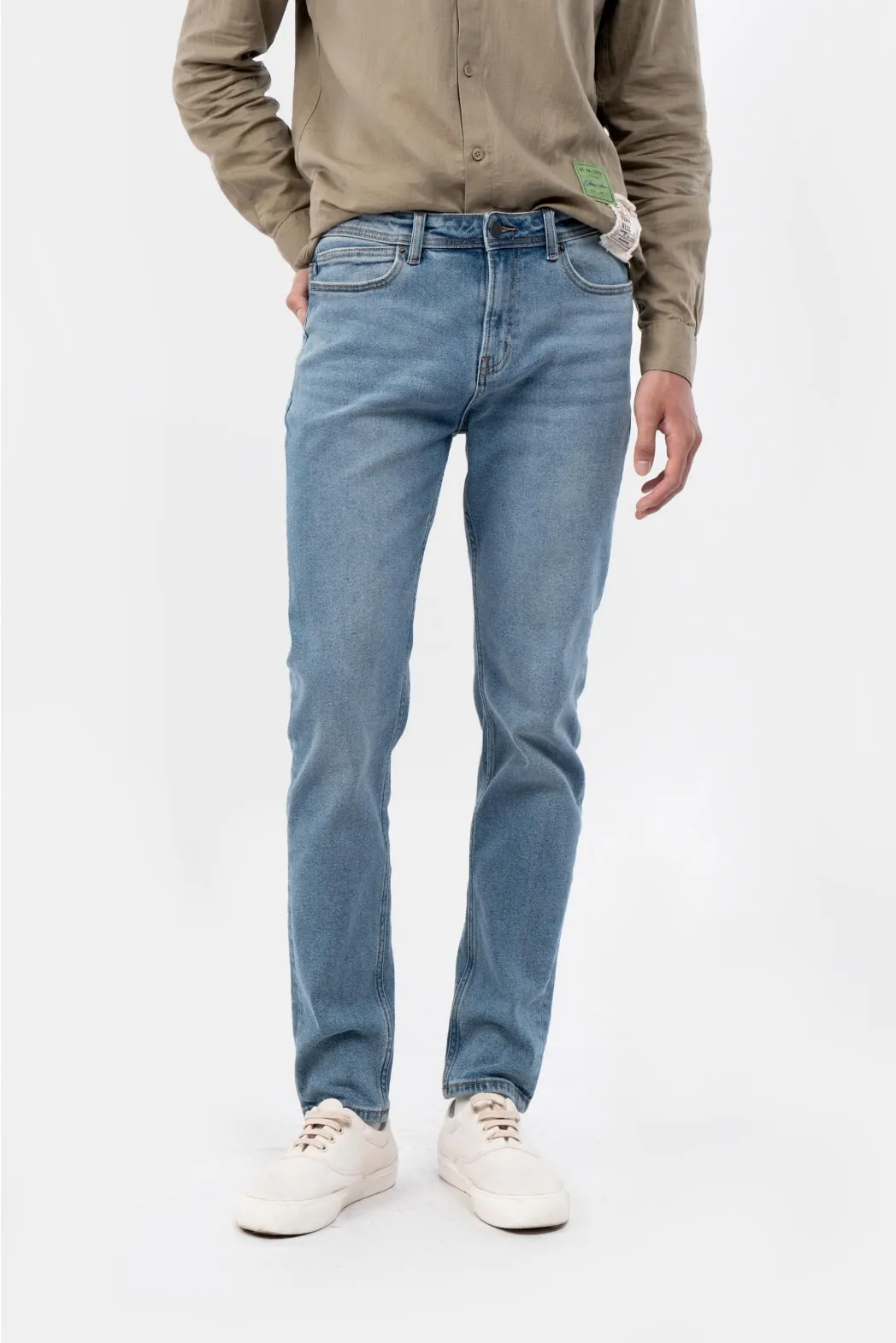 Quần Denim trở thành một biểu tượng trong ngành thời trang, một dấu hiệu tượng trưng cho sự nổi tiếng, sự nổi loạn của giới trẻ
