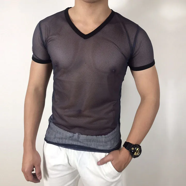 Áo lưới được thiết kế đầy phá cách và mát mẻ tạo nên điểm nổi bật phong cách cho người mặc